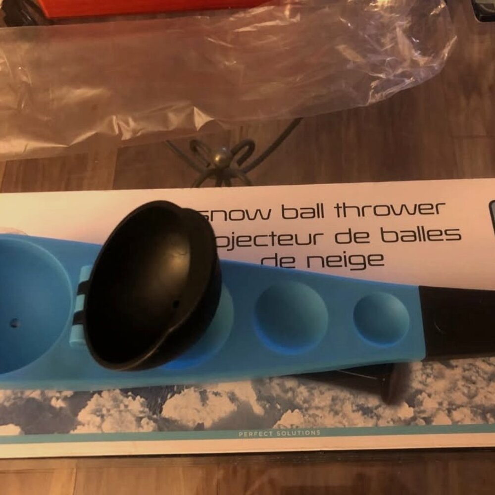 Snow ball thrower